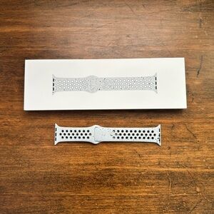 NIB Nike 42mm Veiled Grey Sport Band for Apple Watch s/m